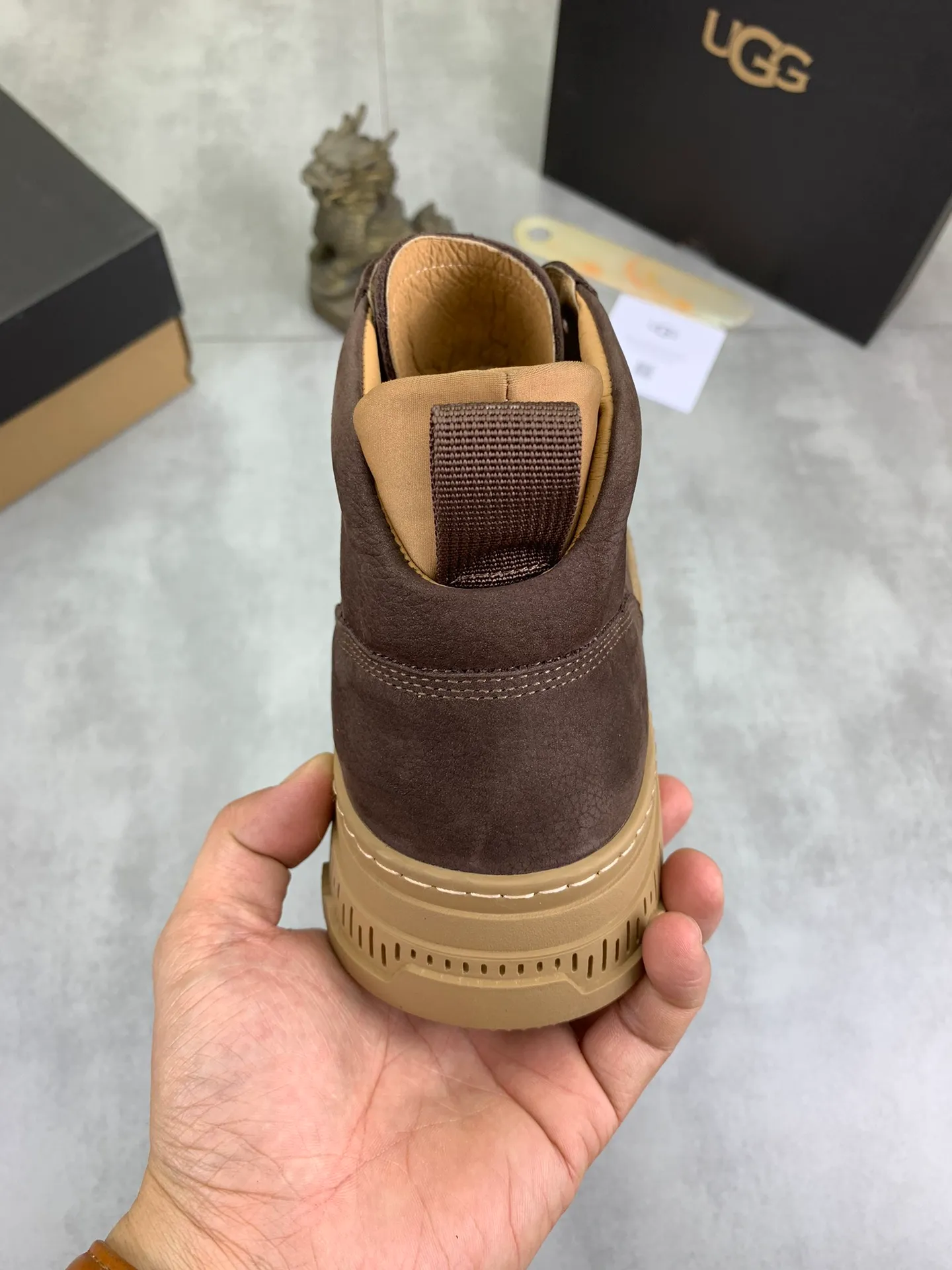 Men's Men's Shoes P620 [New Style] 💰 🆘 "Real Wool" [UGG] 👉 Popular men's shoes official website synchronization 🔰 Genuine quality [proud] is not comparable to the imitations in the general market 🌀 The upper is imported Italian frosted cowhide, and the lining: foot pad 🅰️ grade 🐑 real wool 👻 Only Grade A can show the effect The hand feels smooth and delicate 🔱The shoe shape is grand, only genuine factories can achieve it 🎄The perfect toughness of the original outsole 👻⬛️ allows customers to bid farewell to one-time consumption. Real wool lining, super warm. 4⃣️Color options available Size: 38-44